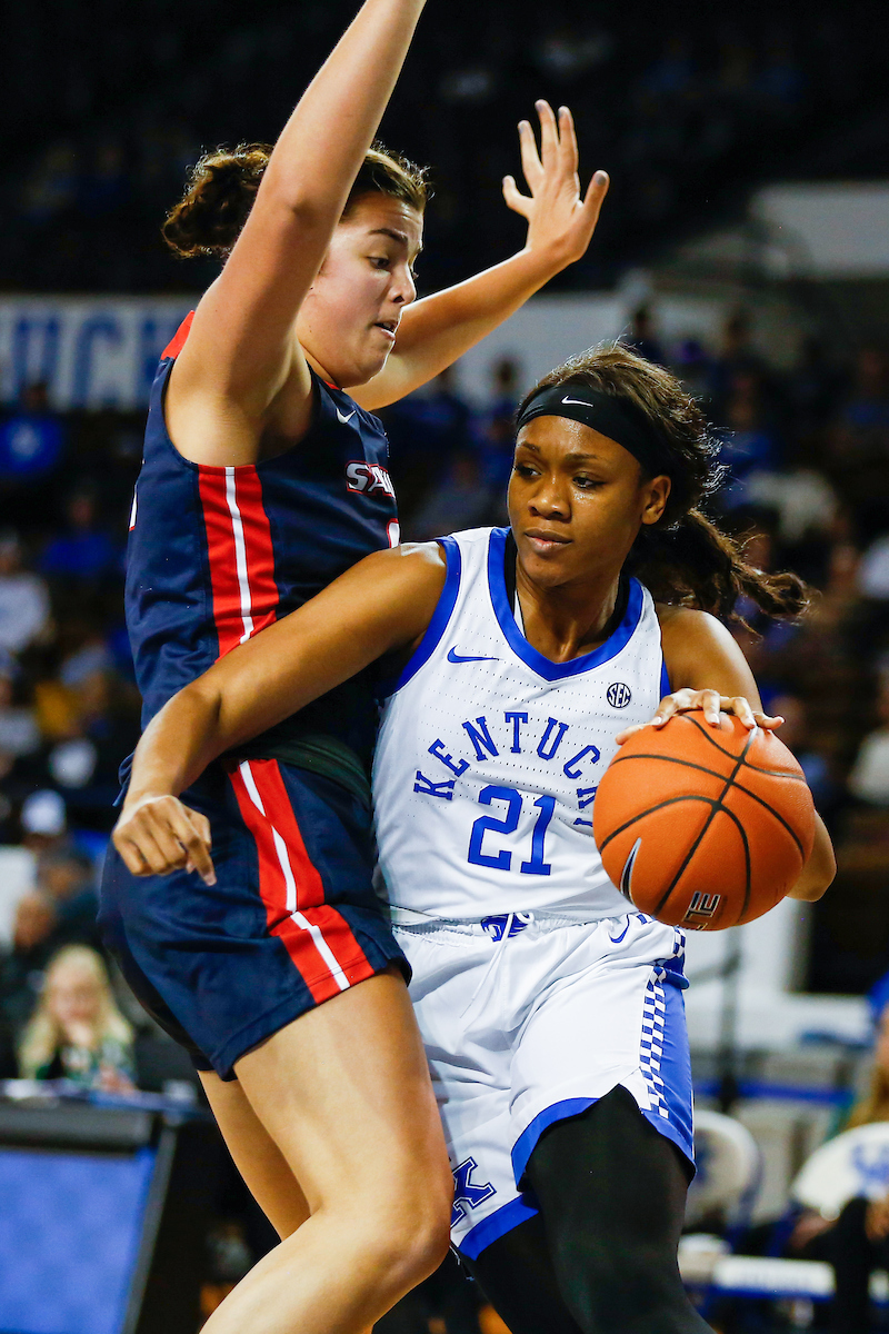 Ogechi Anyagaligbo.

Kentucky beats Samford 79-49.

Photo by Sarah Caputi | UK Athletics