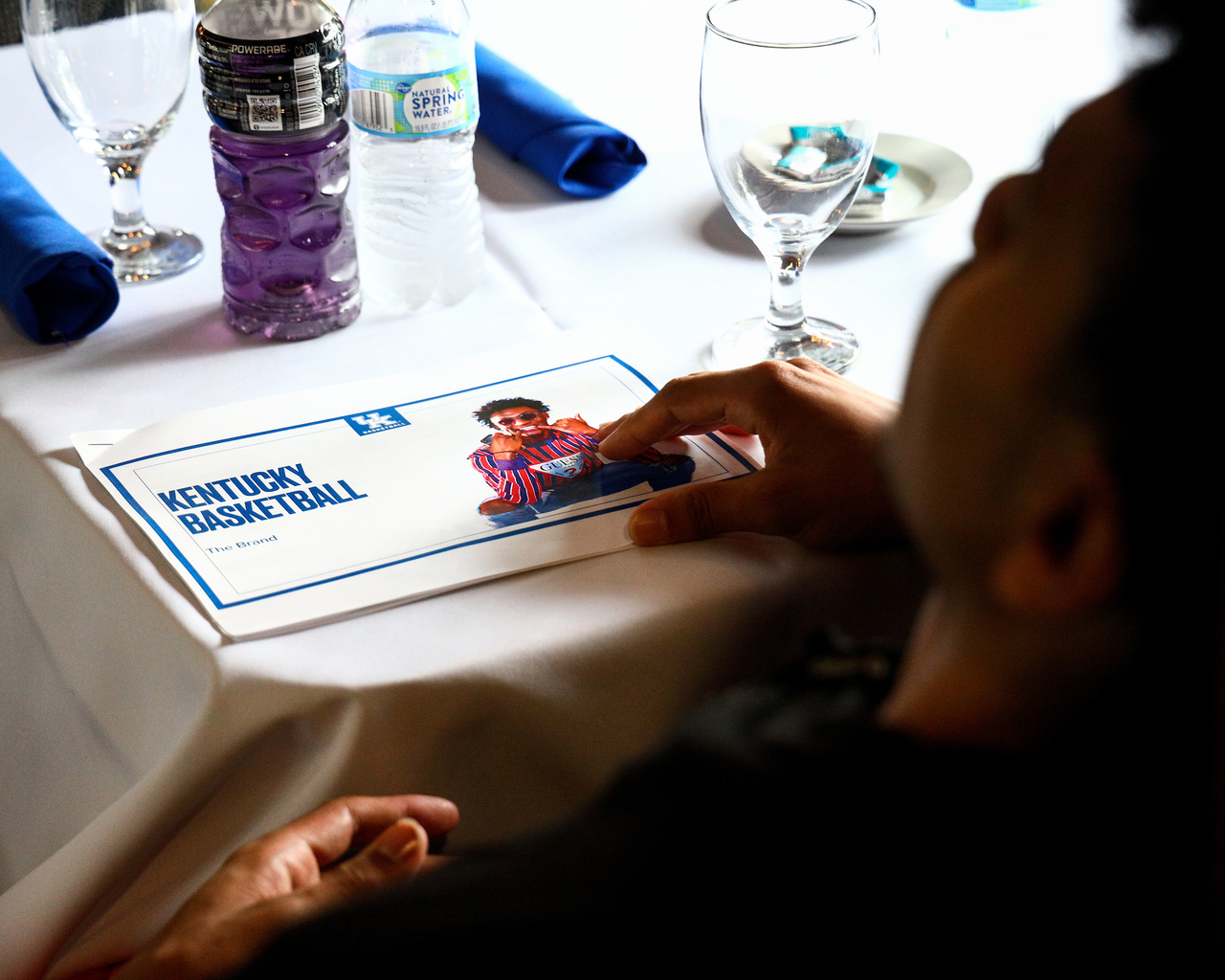 Immanuel Quickley. 

MBB RJ Corman Team Bonding Train Ride.

Photo by Eddie Justice | UK Athletics