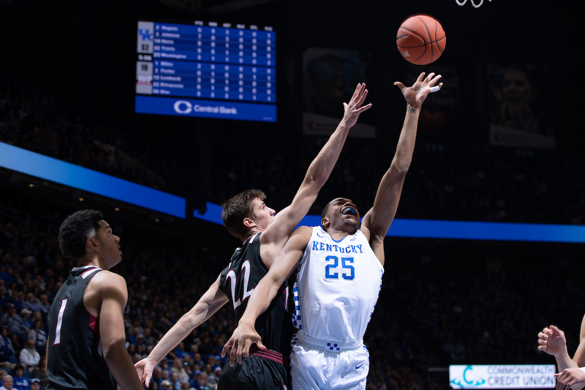 PJ Washington

Men's Basketball beats IUP 86-64.

Photo by Mark Mahan | UK Athletics