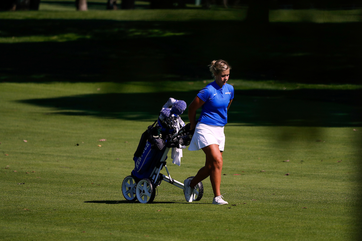 Rikke Svejgard Nielsen.

Women's golf practice.

Photo by Chet White | UK Athletics
