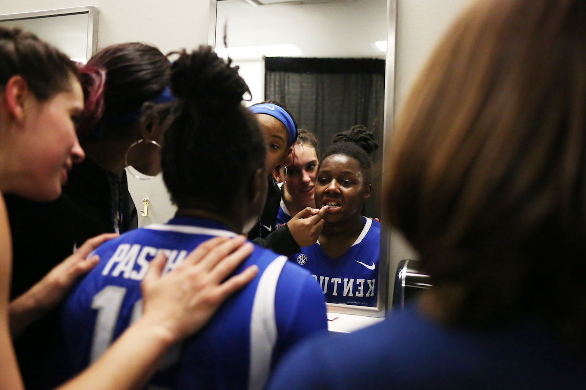 Amanda Paschal

The University of Kentucky women's basketball team beat Alabama in the SEC Tournament on Thursday, March 1, 2018 at Bridgestone Arena in Nashville, TN.

Photo by Britney Howard | UK Athletics