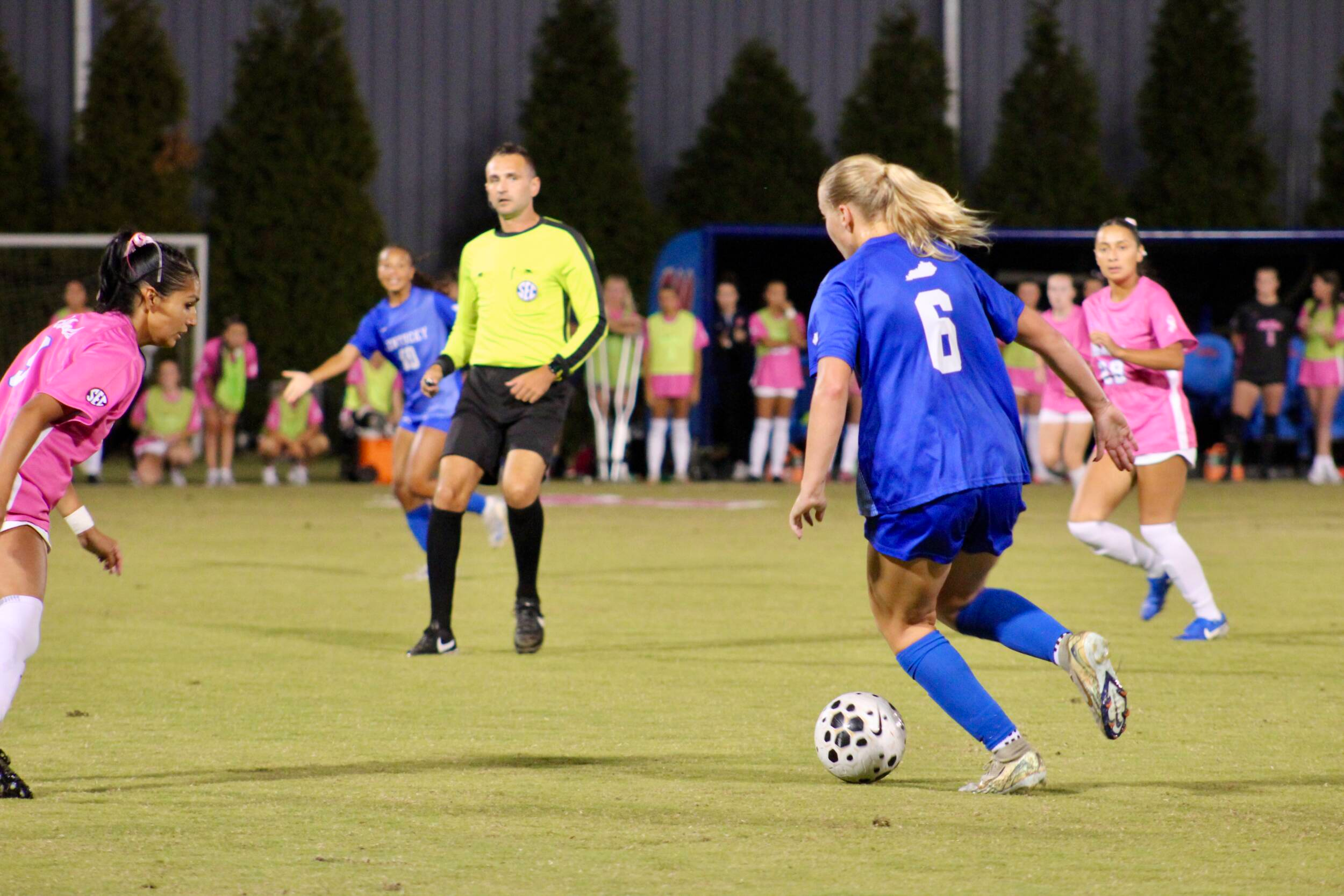 Kentucky Secures Road Point at Ole Miss
