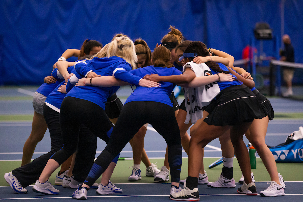 Team.

Kentucky defeats Cincinnati 6-1.

Photo by Grace Bradley | UK Athletics