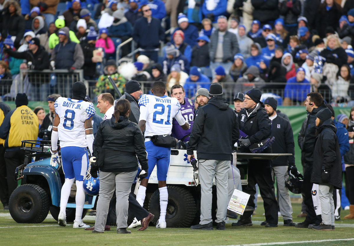 Çhris Westry

The University of Kentucky football team falls to Northwestern 23-24 in the Music City Bowl on Friday, December 29, 2017, at Nissan Field in Nashville, Tn.


Photo By Barry Westerman | UK Athletics