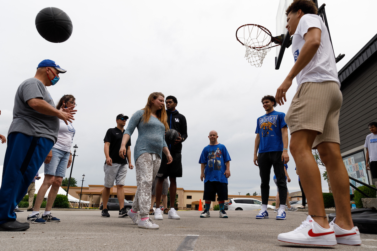 Kellen Grady. Keion Brooks Jr. Lance Ware.

Some of the Kentucky men's basketball team visited the Pillar Community Engagement Center on Tuesday in Crestwood, Kentucky.

Photo by Elliott Hess | UK Athletics