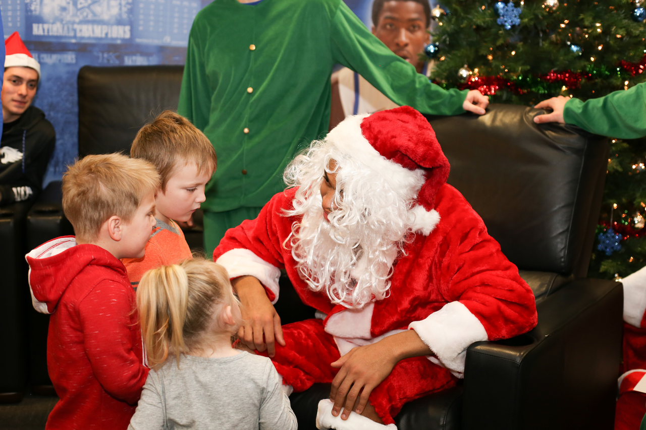 Keldon Johnson. Santa. Elves.

A Kentucky Christmas.

Photo by Maddie Baker | UK Athletics