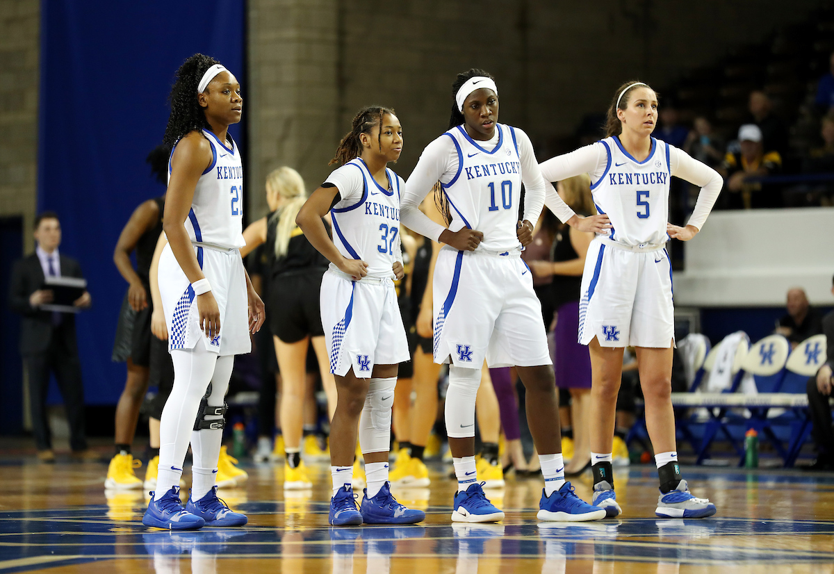 Team

The UK Women's Basketball team beats Mizzou. 

Photo by Britney Howard  | UK Athletics
