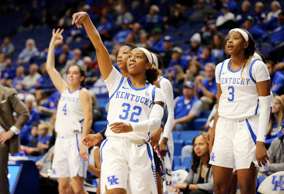 Jaida Roper


Women's Basketball beats Virginia 63-51 at Rupp Arena on Thursday, November 15, 2018.

Photo by Britney Howard  | UK Athletics