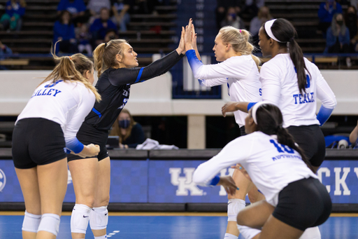 Gabby Curry. Alli Stumler.

Kentucky sweeps LSU 3 - 0

Photo by Grant Lee | UK Athletics