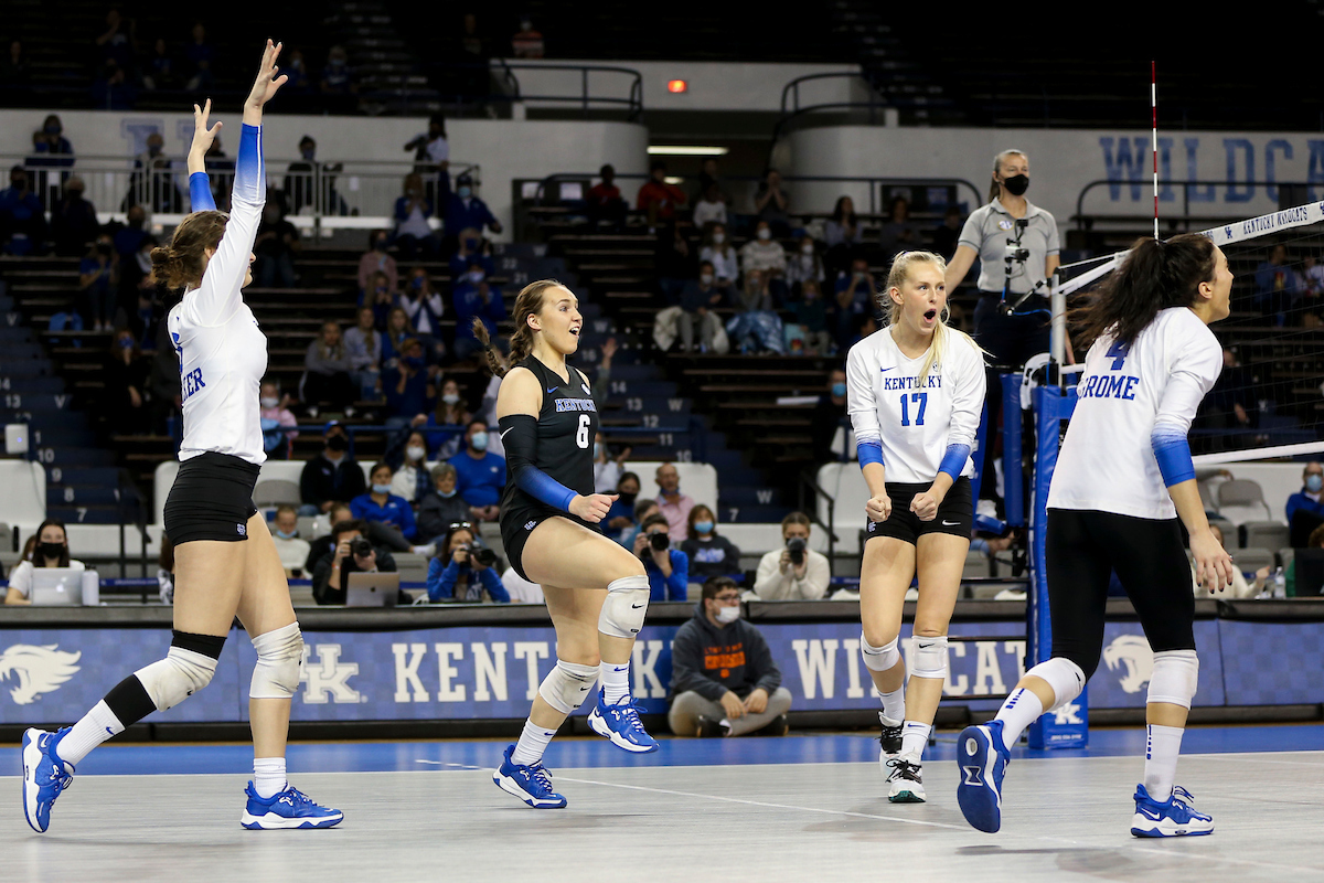 Team.

Kentucky sweeps Texas A&M 3-0.

Photo by Grace Bradley | UK Athletics