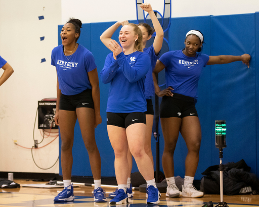 Reagan Rutherford. Lane Jenkins. Azhani Tealer.

Volleyball Spring Workout.

Photo by Tommy Quarles | UK Athletics