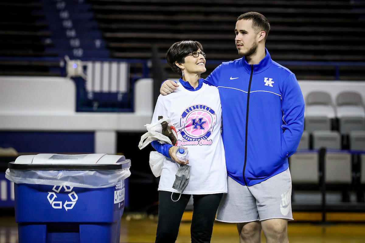 Brad Calipari. Ellen Calipari.

Coach Cal Women’s Clinic.

Photos by Chet White | UK Athletics
