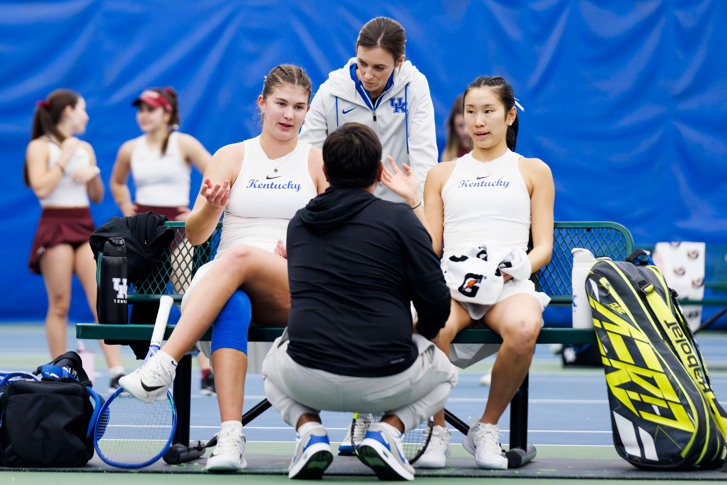 Women's Tennis Soars to Victory Over Purdue, 4-2