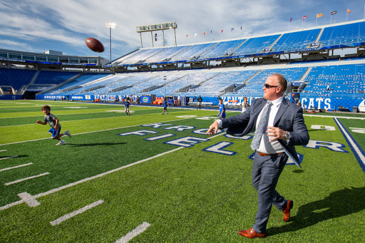 Mark Stoops.

Cat Walk.

Photo by Barry Western | UK Athletics