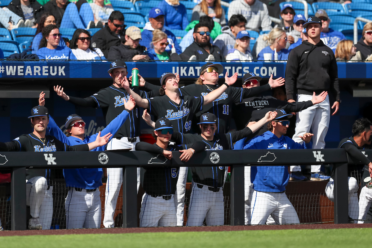Mentality Change Leads to Weekend Sweep for Baseball Cats