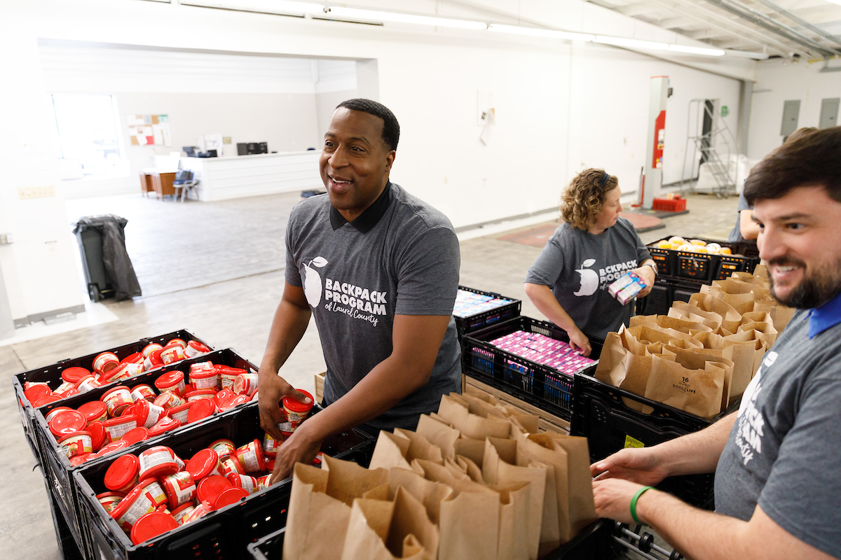 Chin Coleman. Deb Moore.

Men’s basketball community service at The Backpack Program of Laurel County and basketball camp at North Laurel High School in London, Kentucky.

Photo by Elliott Hess | UK Athletics