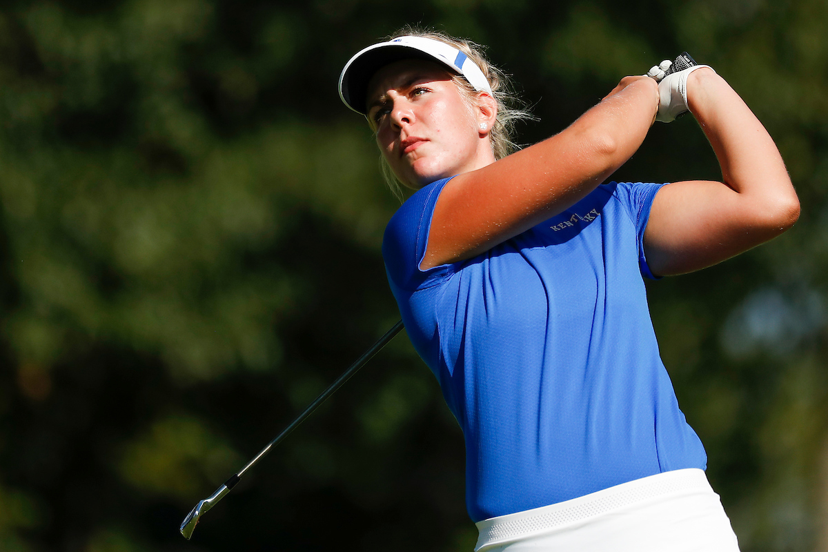 Rikke Svejgard Nielsen.

Women's golf practice.

Photo by Chet White | UK Athletics