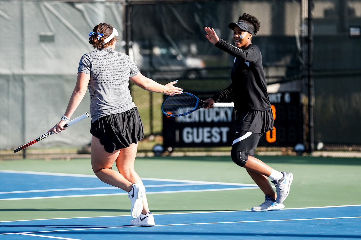 Lesedi Jacobs. Alexis Merrill.

Kentucky falls to Florida 3-4 on Friday, March 22


Photo by Isaac Janssen | UK Athletics