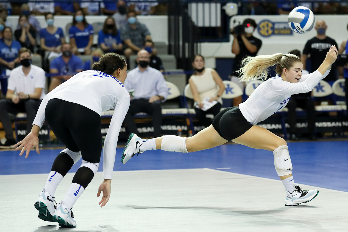 LAUREN THARP.

Kentucky beats Stanford, 3-2.

Photo by Elliott Hess | UK Athletics
