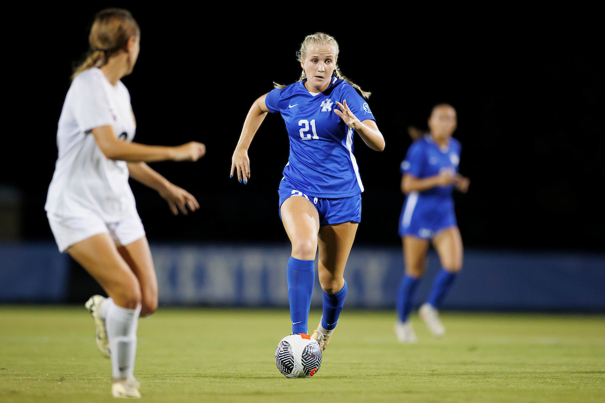 Undefeated Women’s Soccer Hosts No. 9 UCLA in Massive Sunday Clash