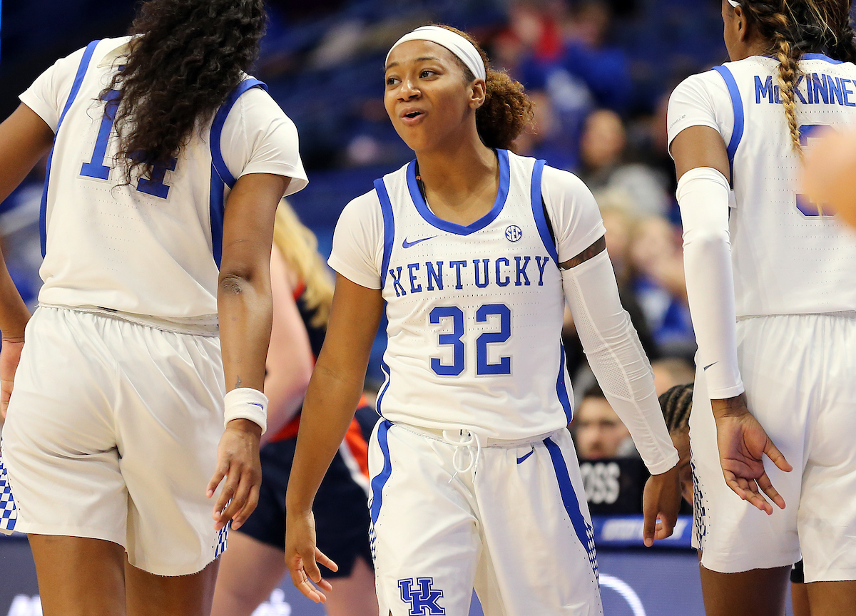 Jaida Roper


Women's Basketball beats Virginia 63-51 at Rupp Arena on Thursday, November 15, 2018.

Photo by Britney Howard  | UK Athletics