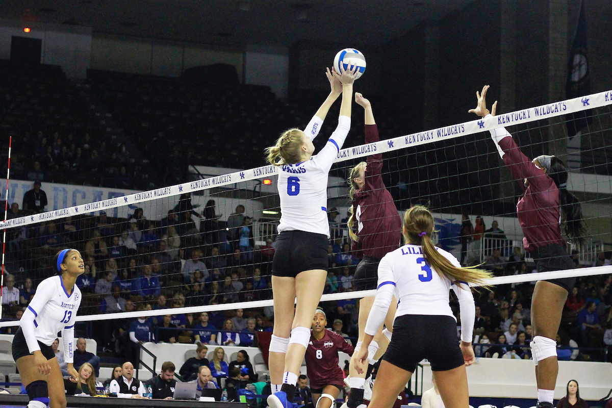 Kendyl Paris.

UK Volleyball sweeps Mississippi State 3-0 on Friday, November 9th, 2018 at Memorial Coliseum in Lexington, Ky.

Photo by Alex Martens.