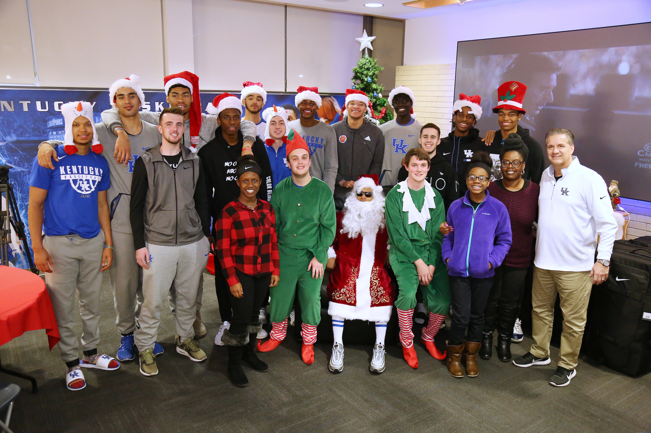The Kentucky men's basketball team delivered an early Christmas to 10 families in Lexington. 