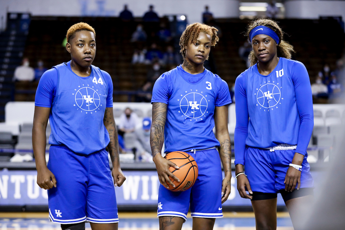 Dre’una Edwards. Jazmine Massengill. Rhyne Howard.

Women’s blue-white.

Photos by Chet White | UK Athletics