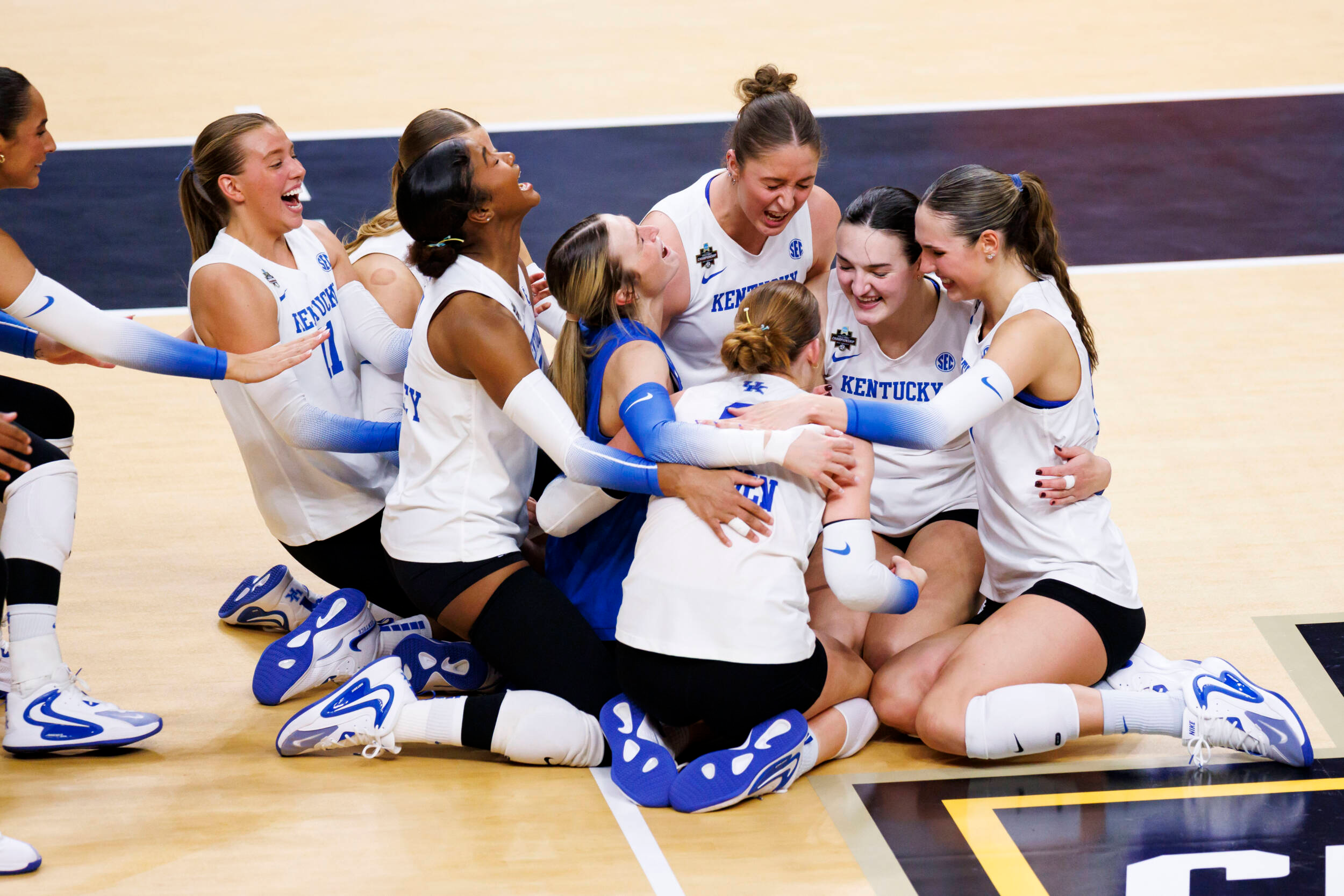 Hudson’s 29 Kills Sends Kentucky into Sunday’s National Title Game