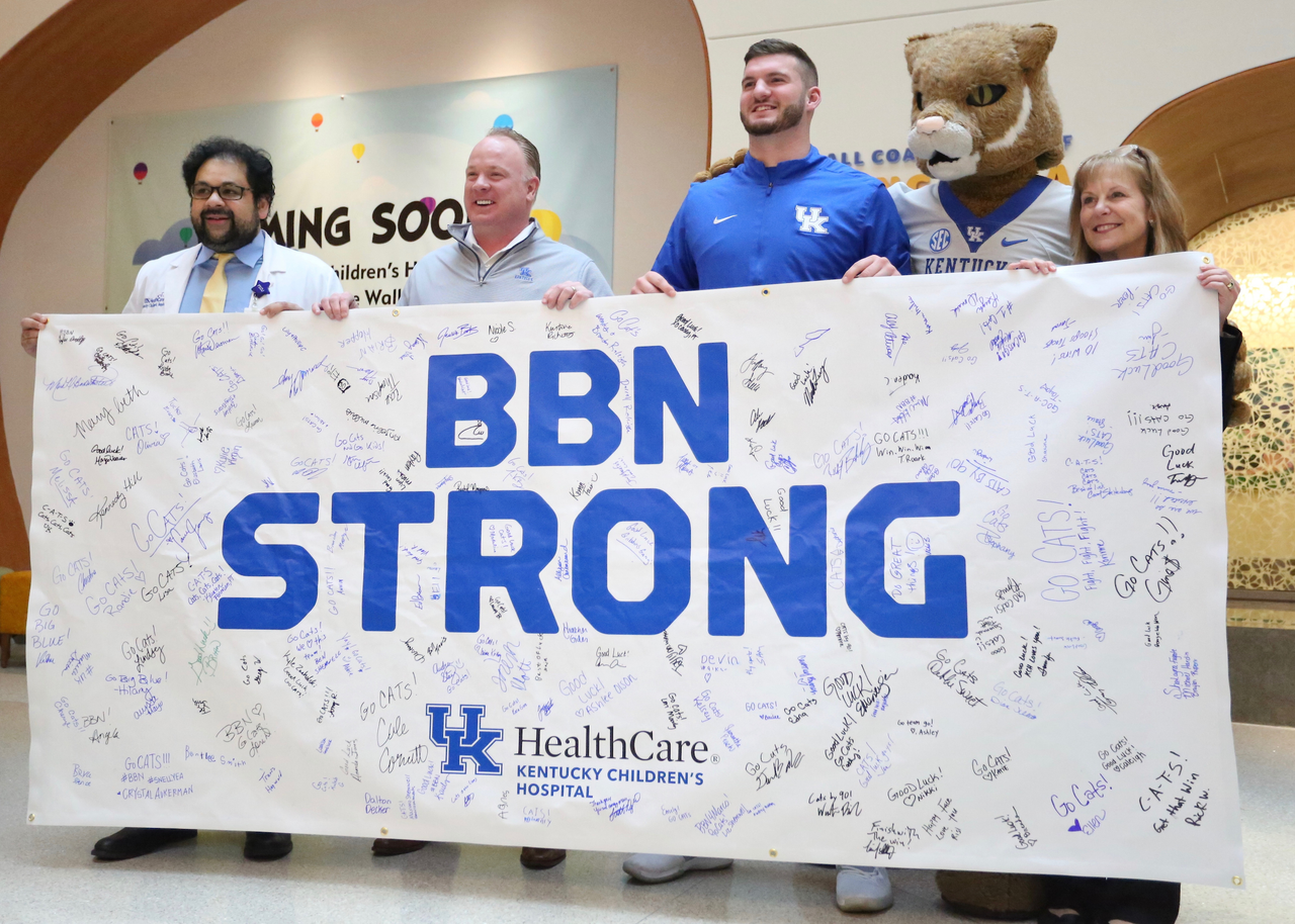 Mark Stoops and CJ Conrad.

Sarah Howard and her family are presented with a vacation trip to the 2019 VRBO Citrus Bowl to cheer on the Kentucky Wildcats.

Photo by Noah J. Richter | UK Athletics