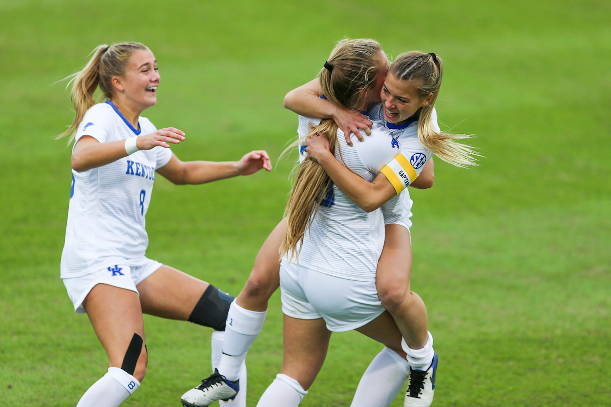 Hannah Richardson and Juila Grosso.

Kentucky ties Tennessee 1-1.

Photo by Hannah Phillips | UK Athletics