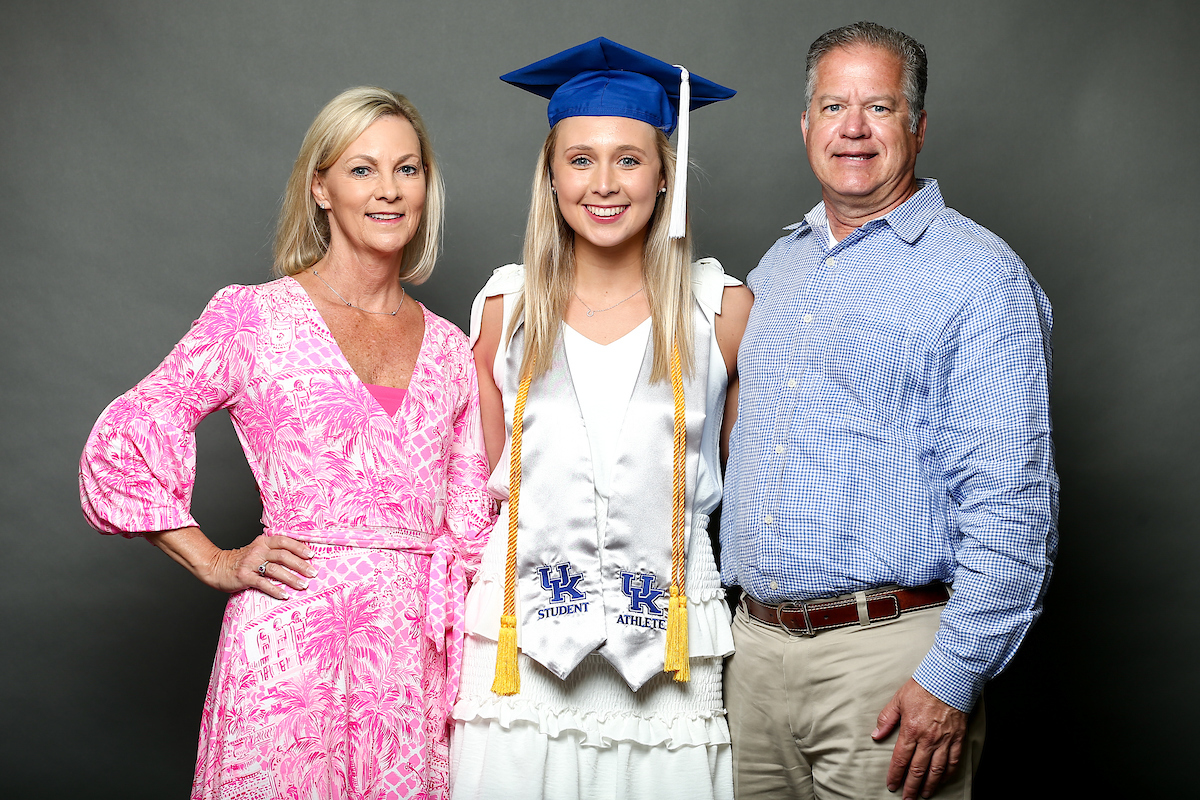 Payton Neff. Family. 

2020-21 Graduation.

Photo by Eddie Justice | UK Athletics