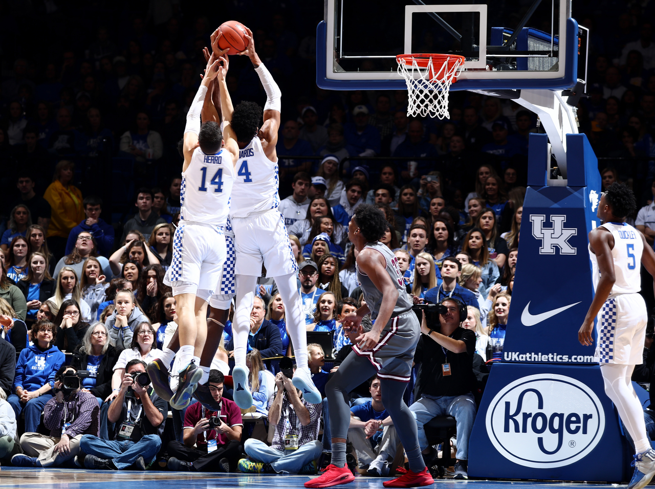 Tyler Herro, Nick Richards

Men's basketball beat SIU 71-59.

Photo by Chet White | UK Athletics