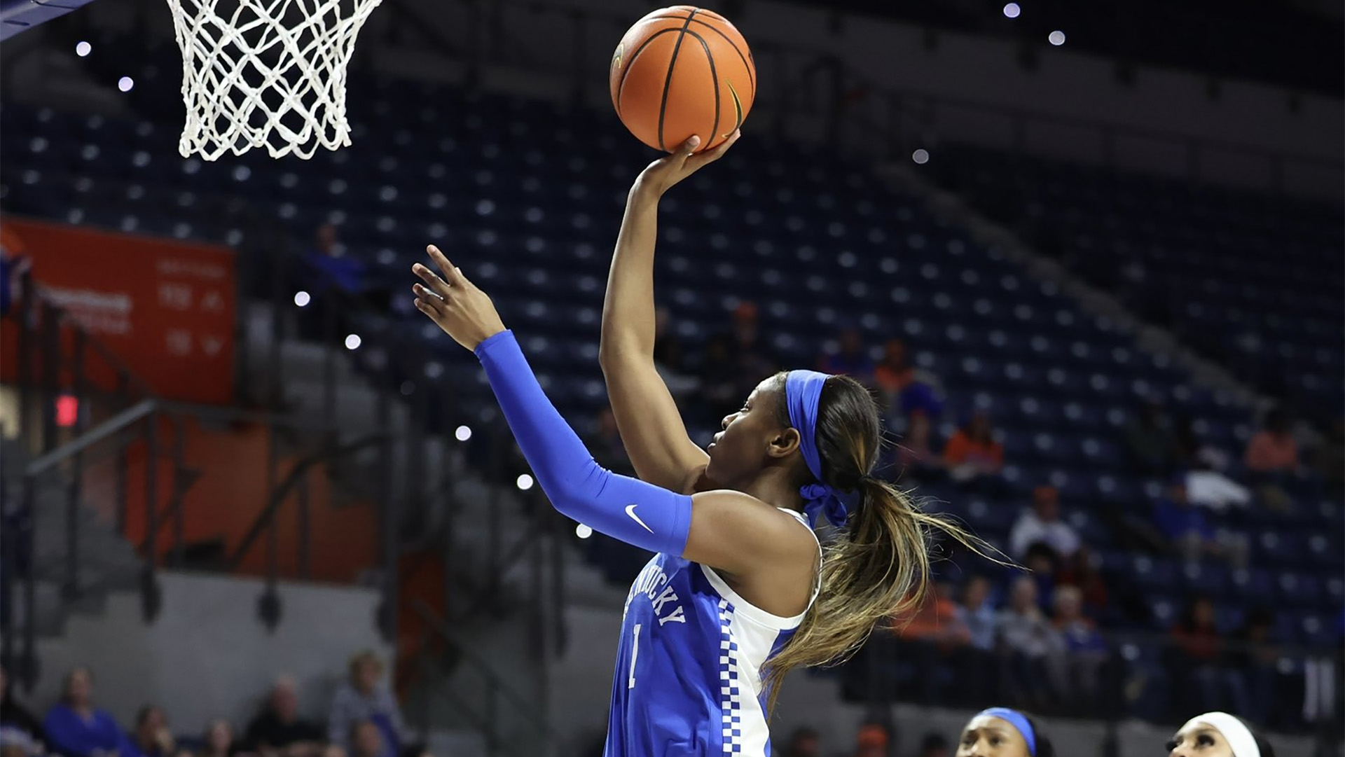 Kentucky Rallies Past Florida for First SEC Win of Season