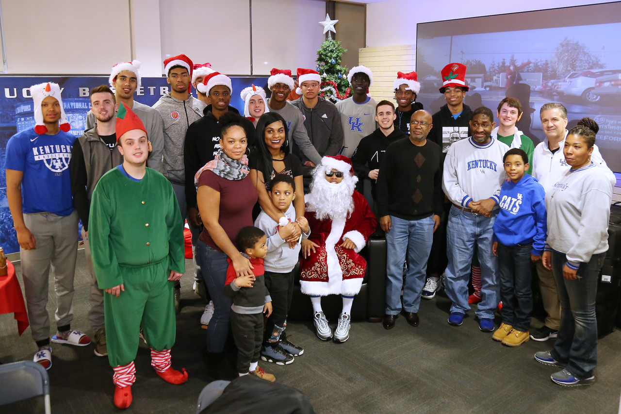 The Kentucky men's basketball team delivered an early Christmas to 10 families in Lexington. 