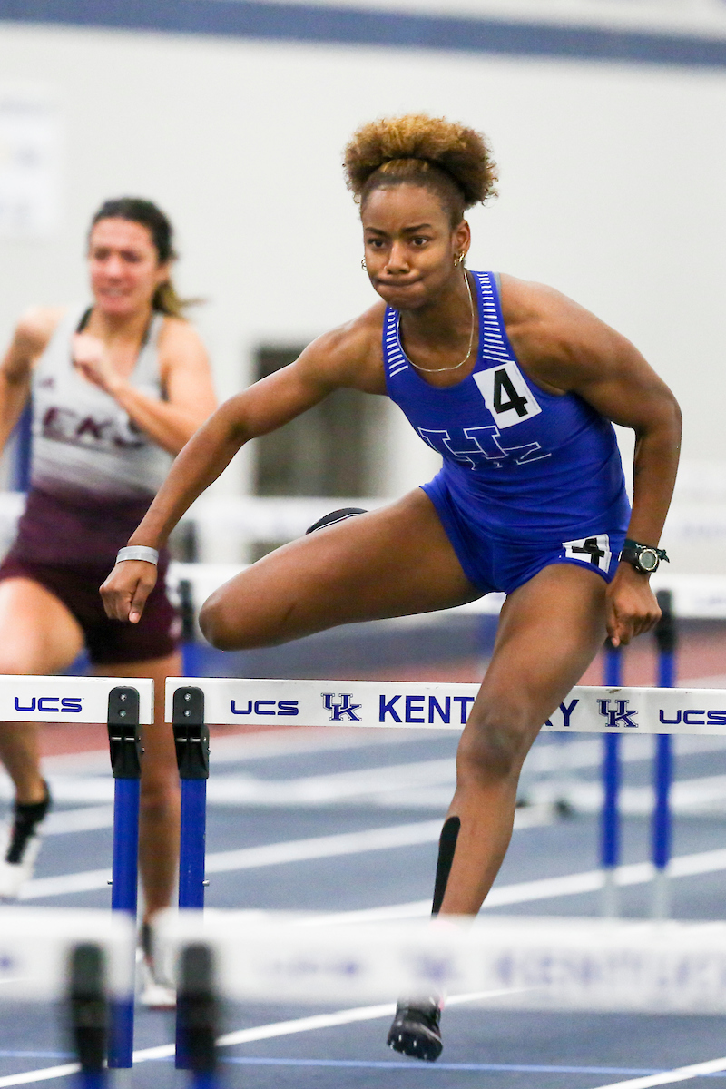 Jada Terrell.

Jingle Bells Open.


Photo by Hannah Phillips | UK Athletics
