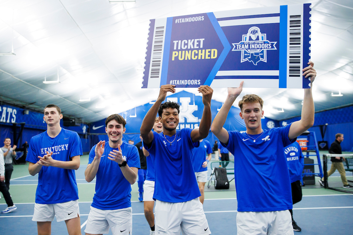 No. 8 Kentucky Hosts Memphis, Travels to Louisville