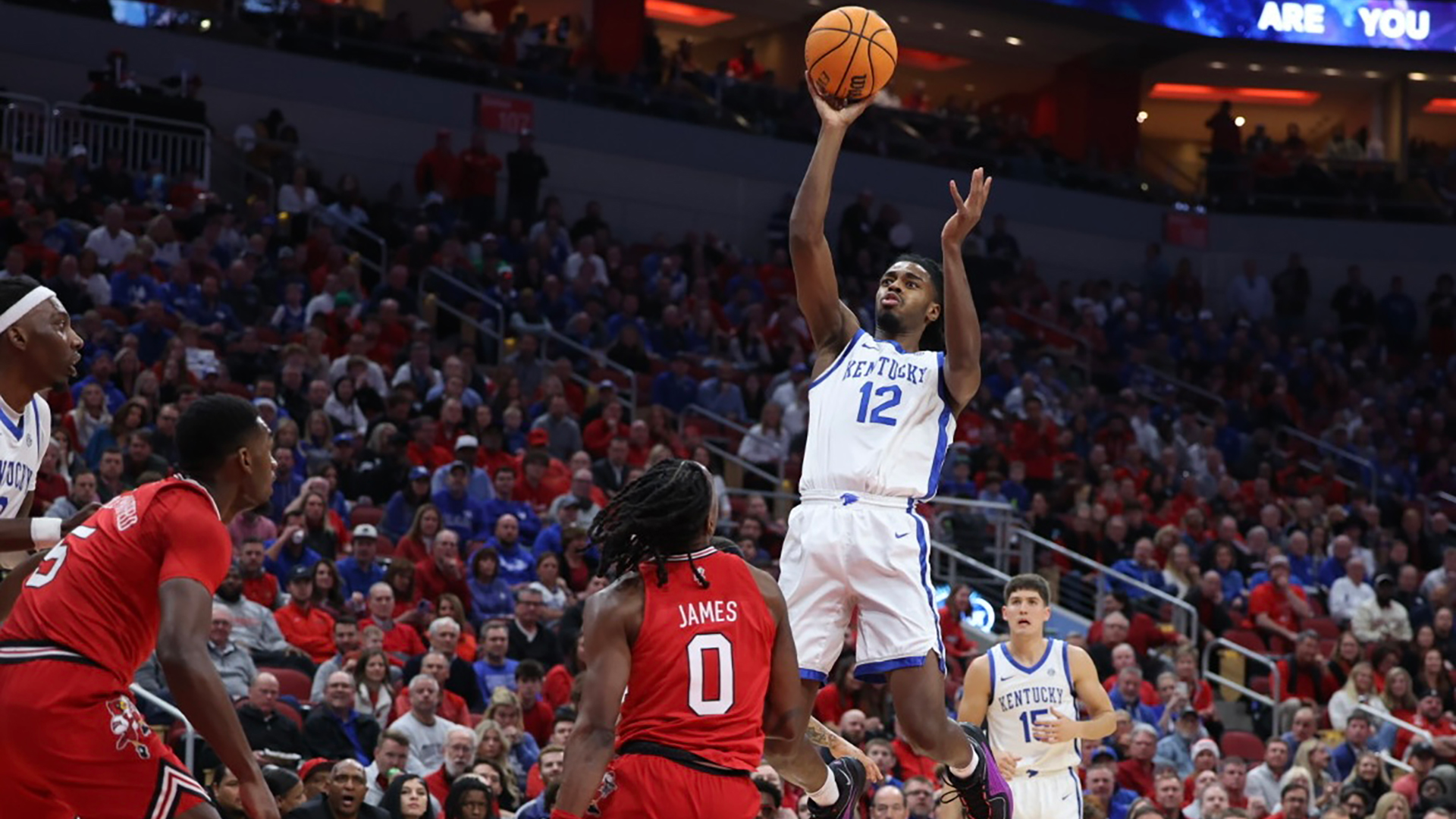 Reeves, Cats Roll Past Louisville on Thursday