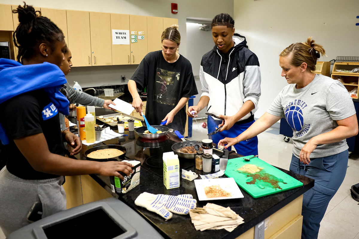Women's Basketball Cooking Photo Gallery