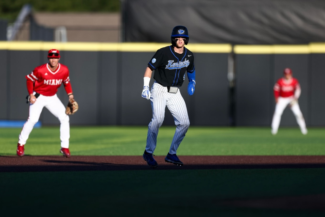 Free Space: No. 15 Kentucky Takes Advantage of 19 Free Bases in Win