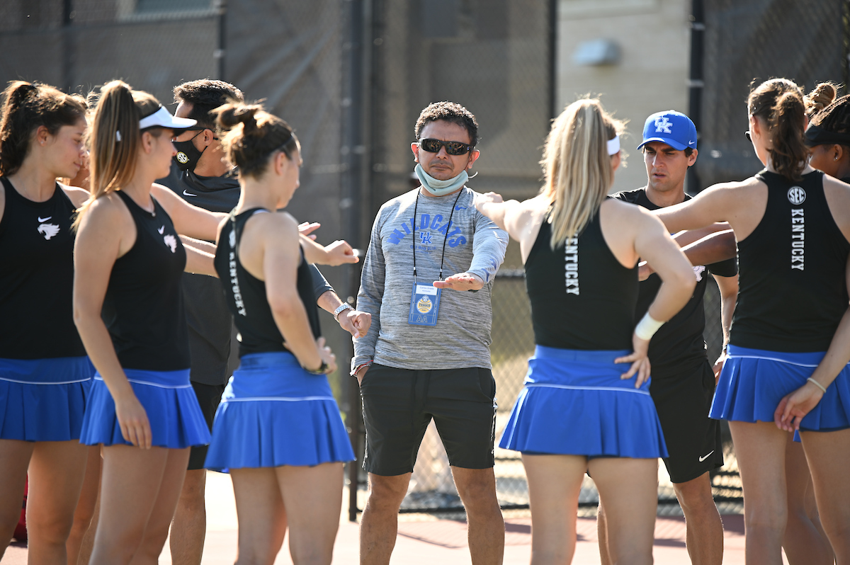 Team huddle, Carlos Drada

4/20/21 WTE SEC

Photo by David Gray