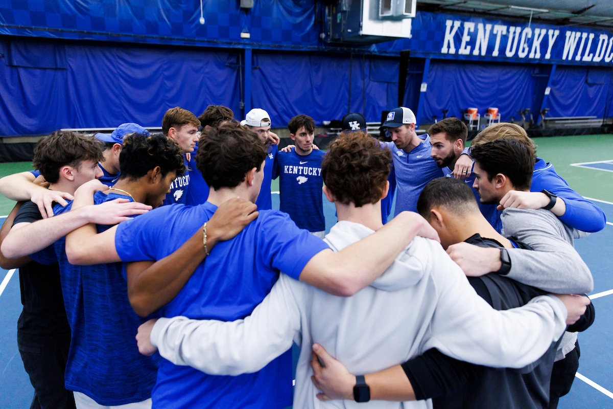 Kentucky Completes Doubleheader Sweep on Opening Day