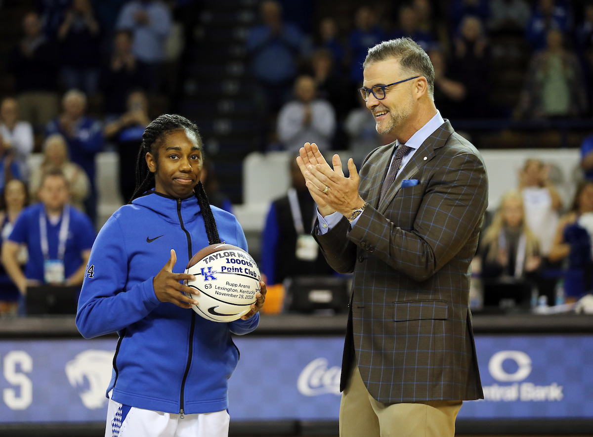 Matthew Mitchell, Taylor Murray


UK Women's Basketball beat High Point University 71-49 at Memorial Coliseum  on Sunday, November 18th, 2018.

Photo by Britney Howard  | UK Athletics