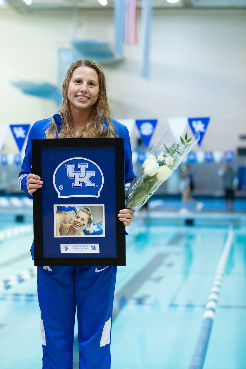 Kentucky Women's team beats Louisville 200.5-99.5
Kentucky Men's team falls to Louisville 111-188.

Photo by Grant Lee | UK Athletics