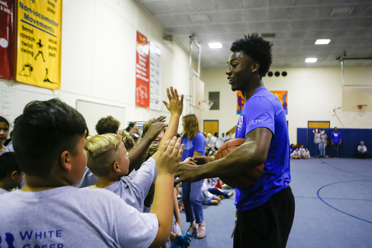 Ashton Hagans

Men's Basketball team delivers food to God’s Pantry at Picadome Elementary. 

Photo by Hannah Phillips | UK Athletics