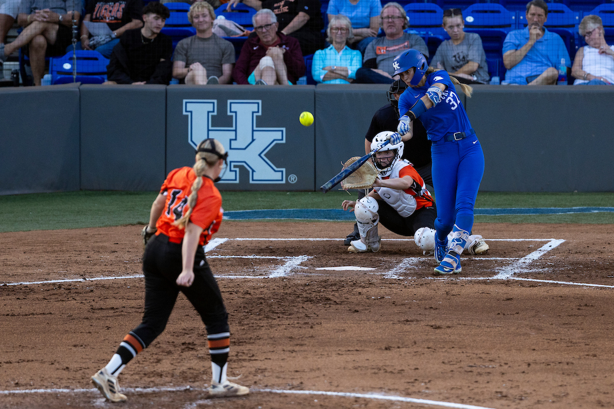 Anson’s Early Three-Run Bomb Powers Kentucky Past Gophers