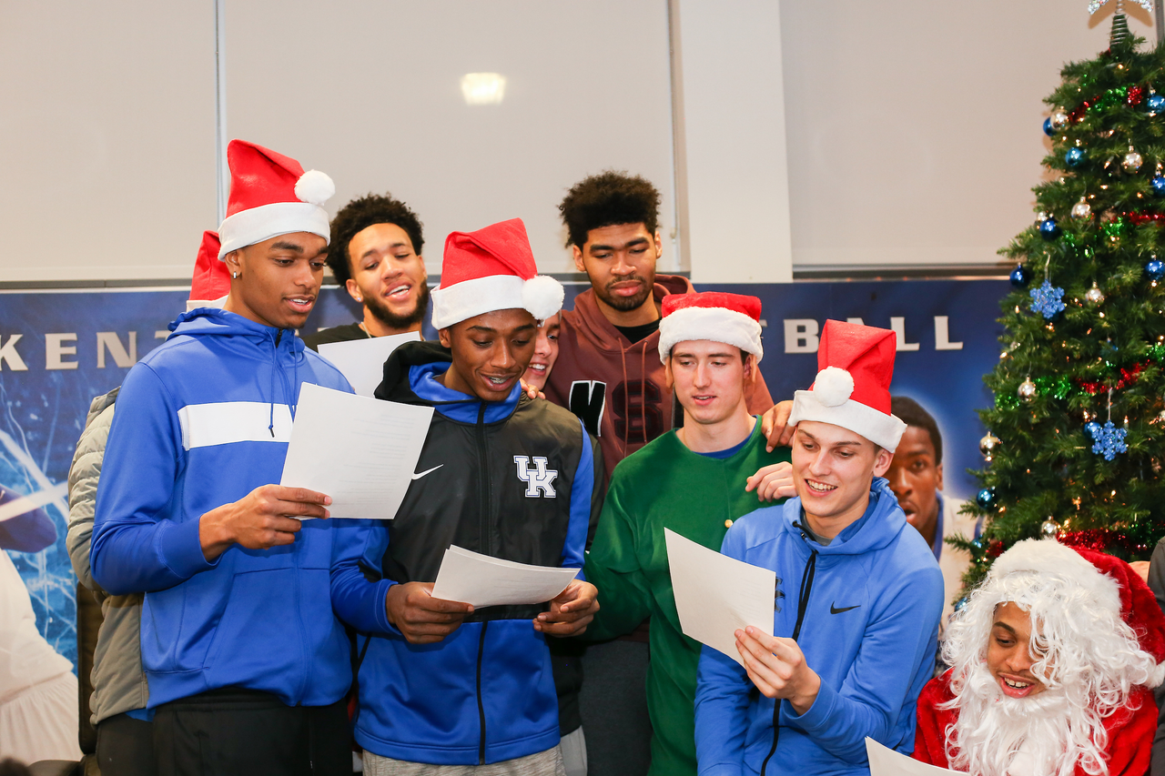 Team. Santa.

A Kentucky Christmas.

Photo by Maddie Baker | UK Athletics