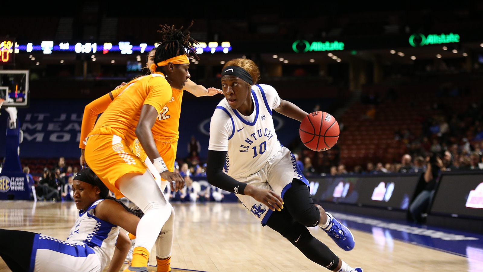Kentucky Cruises Past Tennessee in SEC Tourney Quarterfinals