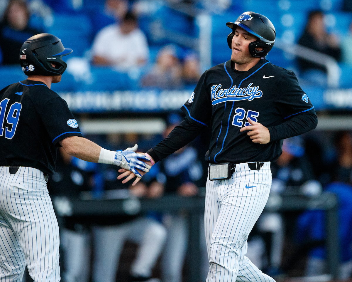 Launch Party: No. 8 Kentucky Hits Six Homers to Win Fifth SEC Series