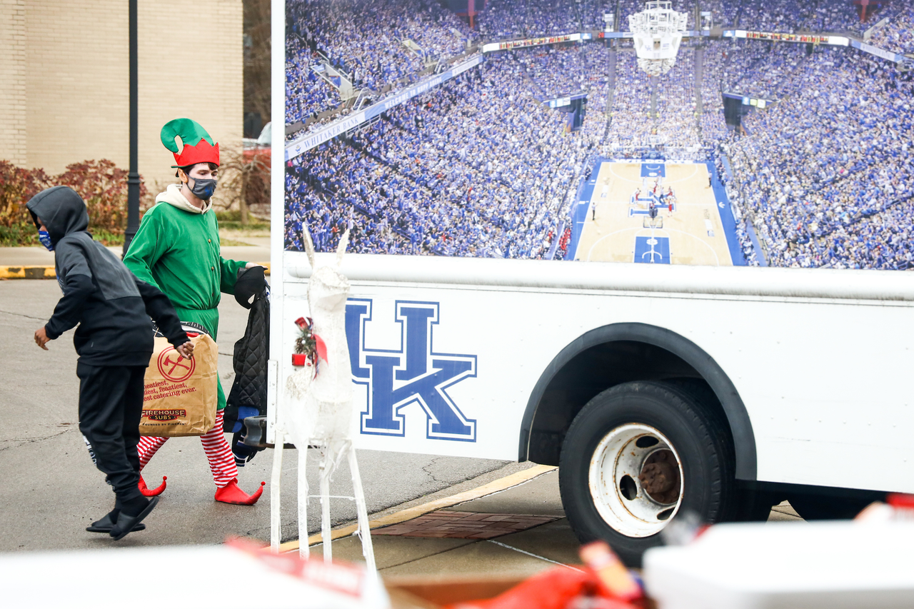 Kentucky men's basketball gives back for the holidays.

Photo by Eddie Justice | UK Athletics